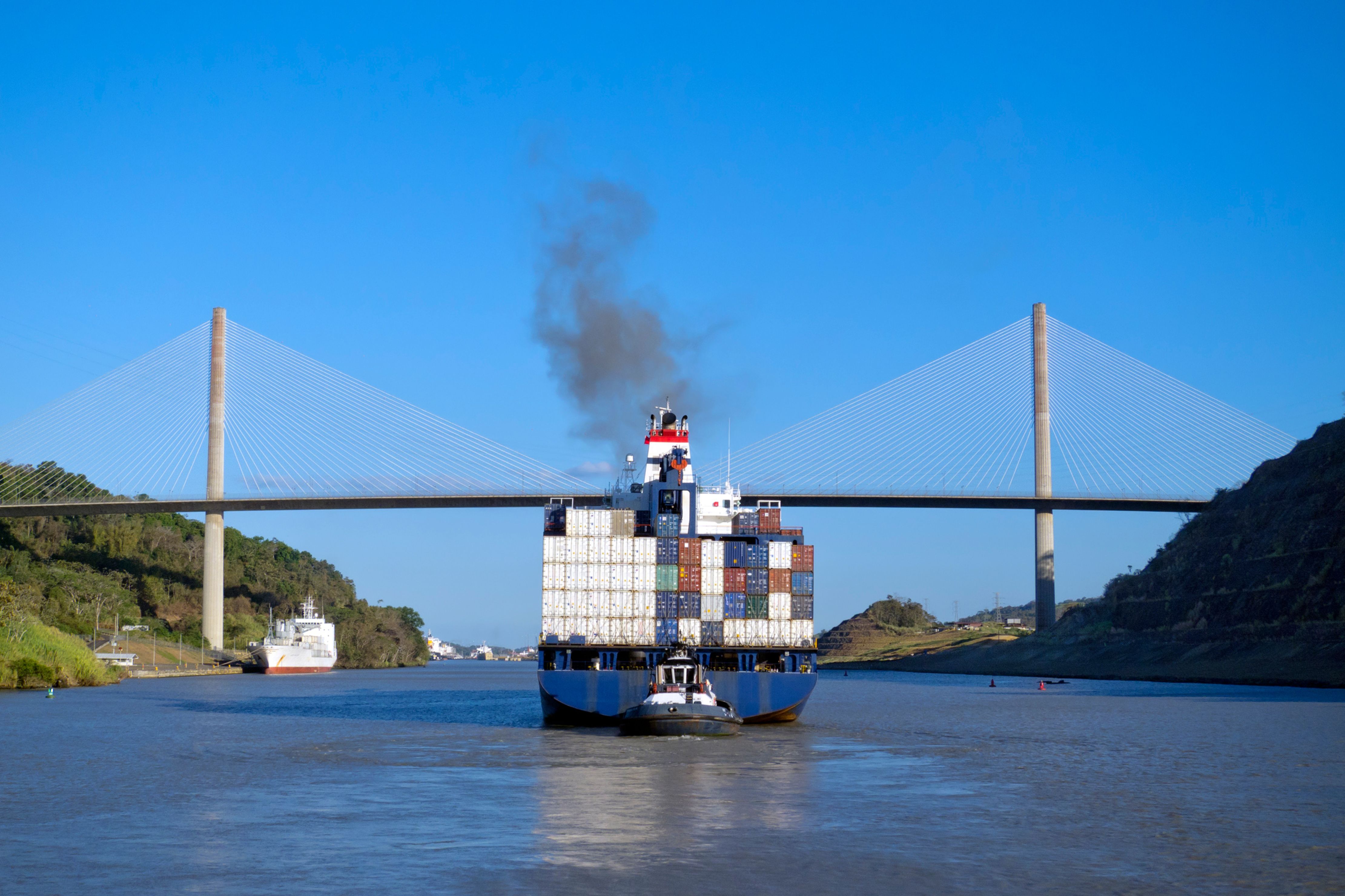 Een historisch record verbroken in het Panamakanaal door een Liberiaans containerschip